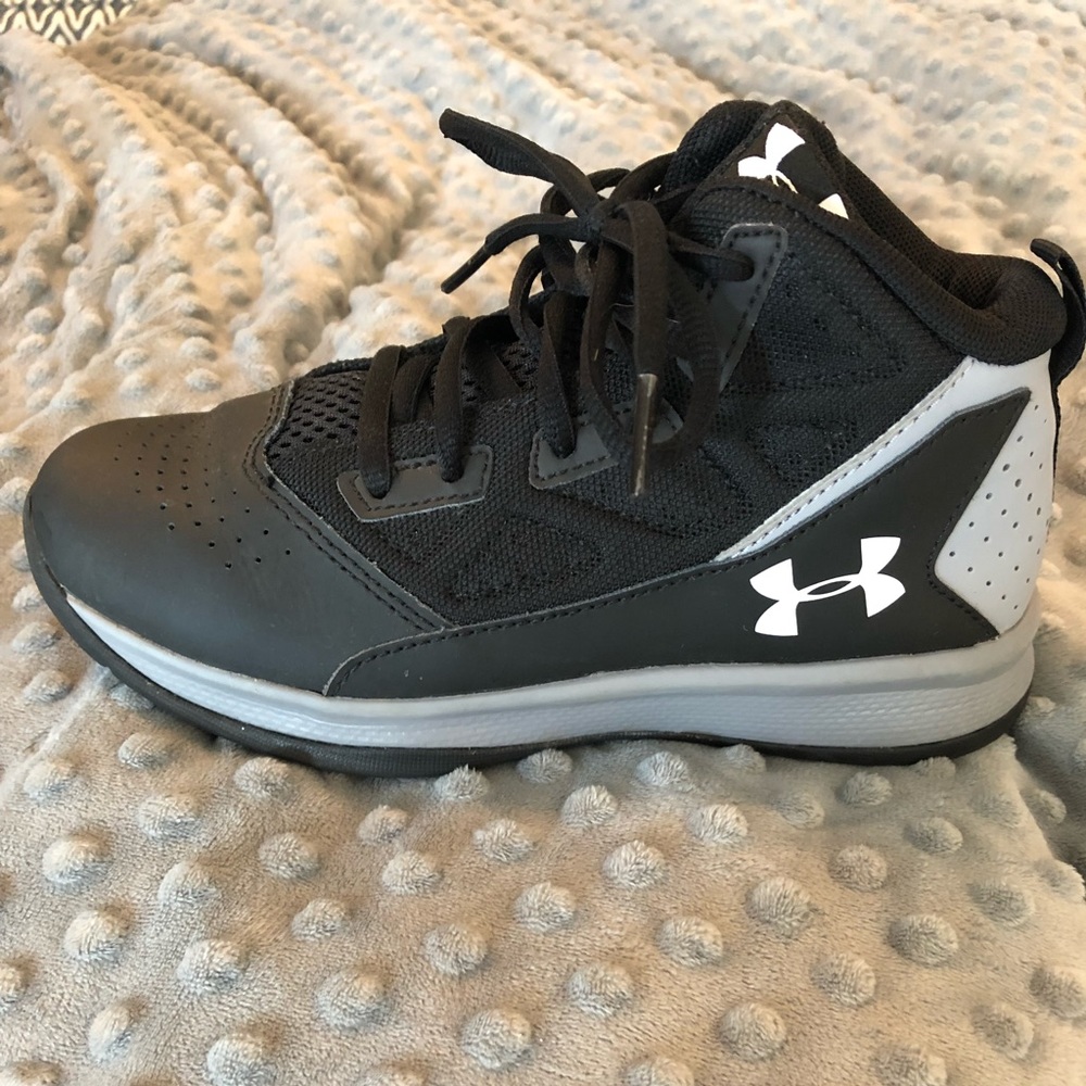 Under Armour Boys Basketball Shoes Size 1.5